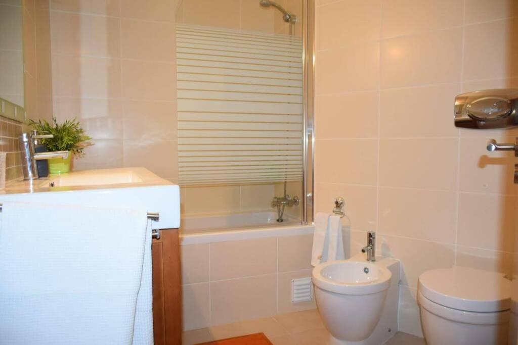 Brina, Stylish Apartment In Portimao Exterior photo
